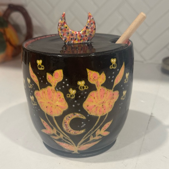 Gorgeous handmade ceramic honey pot by lajean.art